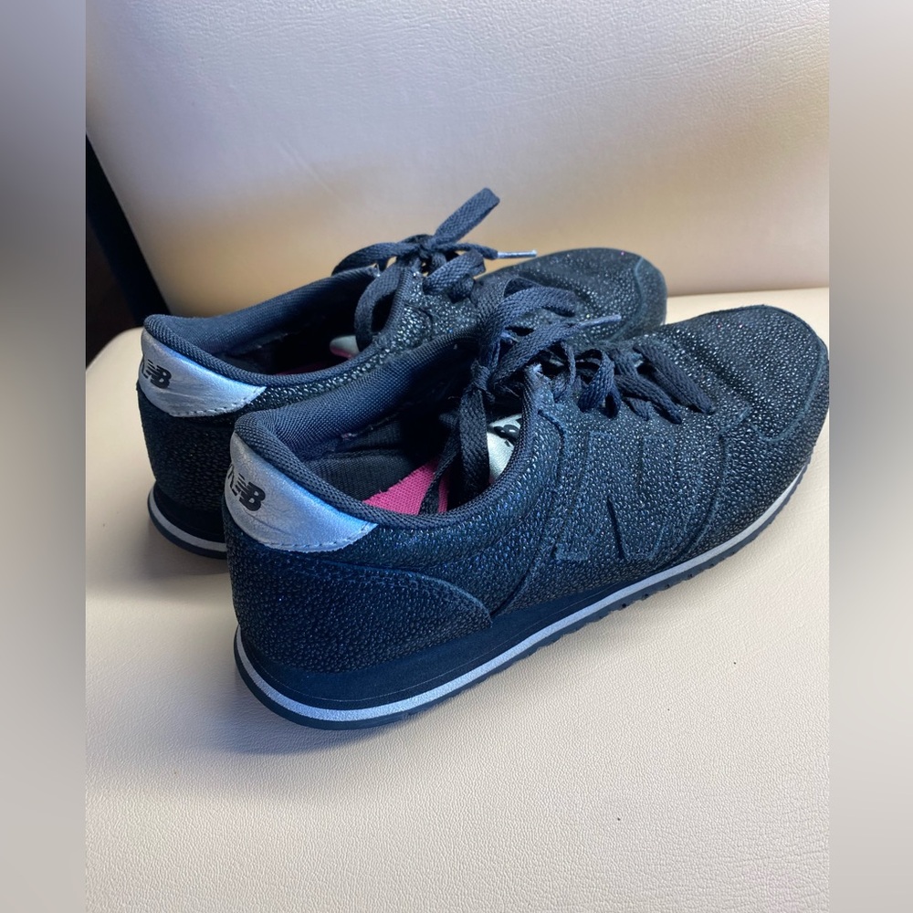 HK New Balance 420 sneakers Black textured Shoes Womens US 7 EU 37.5